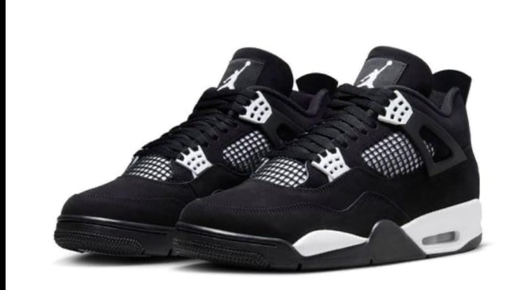 Retro 4 black and white